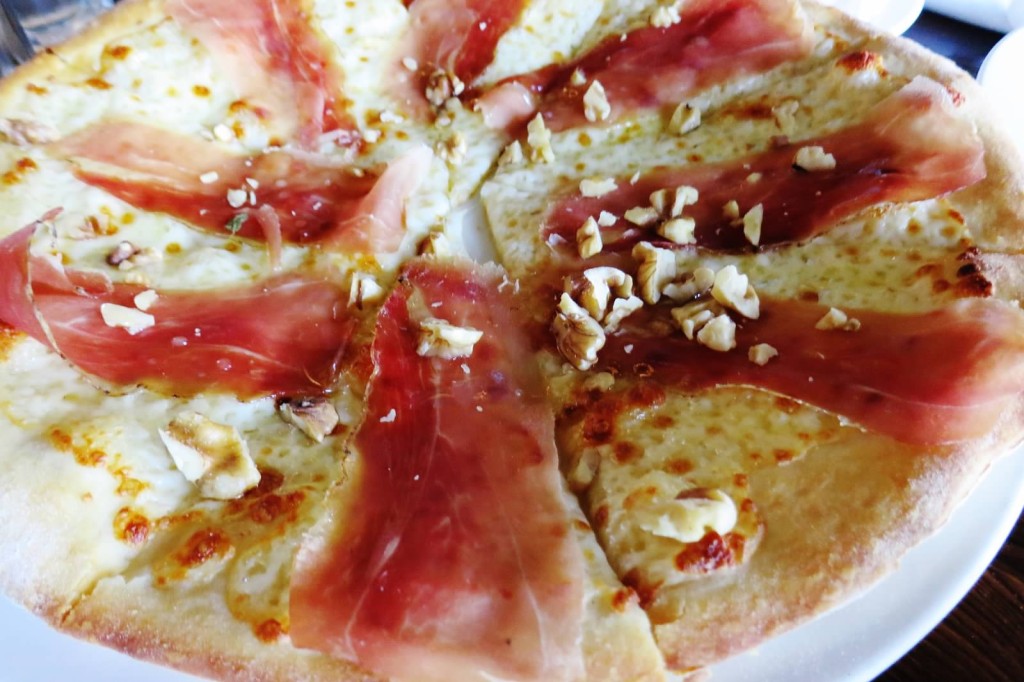 Pizze Arianna--Mozzarella, walnuts, speck, truffle oil. 